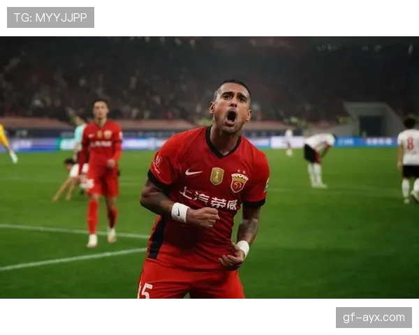 主帅风采：足球战术调度中的指挥艺术引发广泛关注