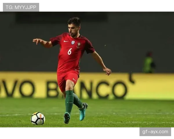 内维斯对曼城中场体系的控场与远射表现解析 内维斯对曼城中场体系的控场与远射表现解析