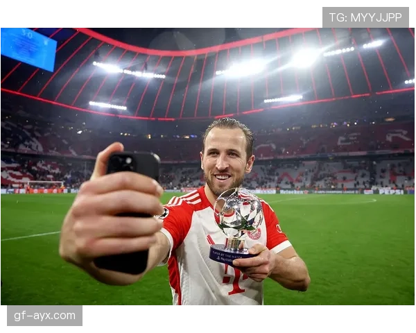 哈里·凯恩家冰箱里塞满蛋白粉，连狗都练出六块腹肌